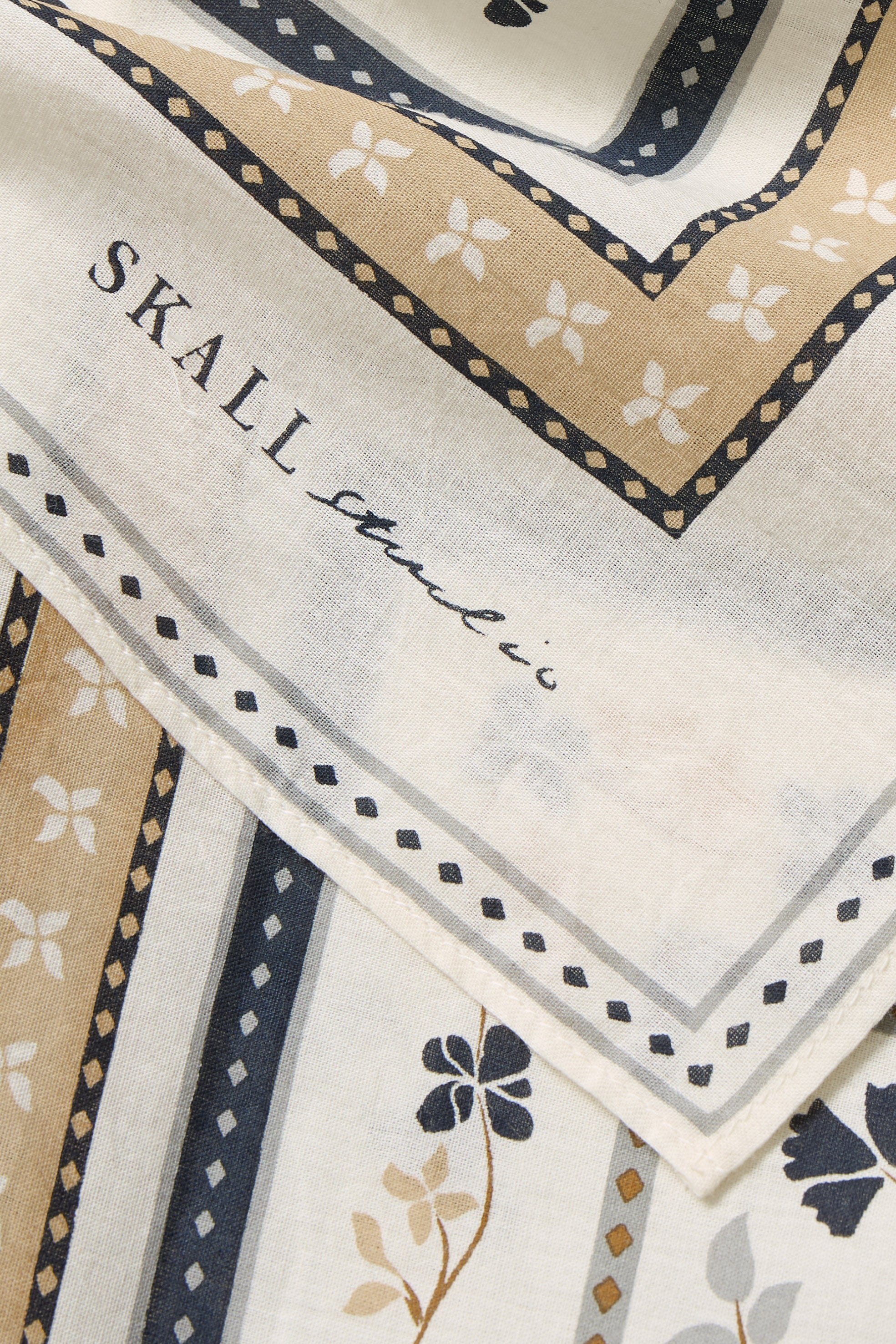 Skall Studio Skall floral scarf 55x55 Scarf Ivory